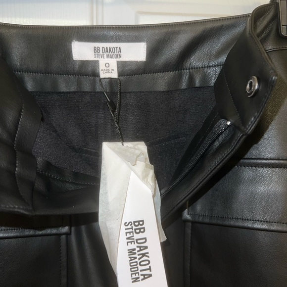 New BB DAKOTA by Steve Madden Vegan Leather miniskirt size 0 - Picture 3 of 3